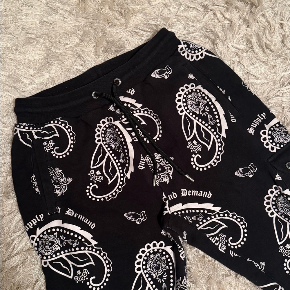 BOGO 🛍️ Black and White Paisley Print Joggers - Picture 2 of 9